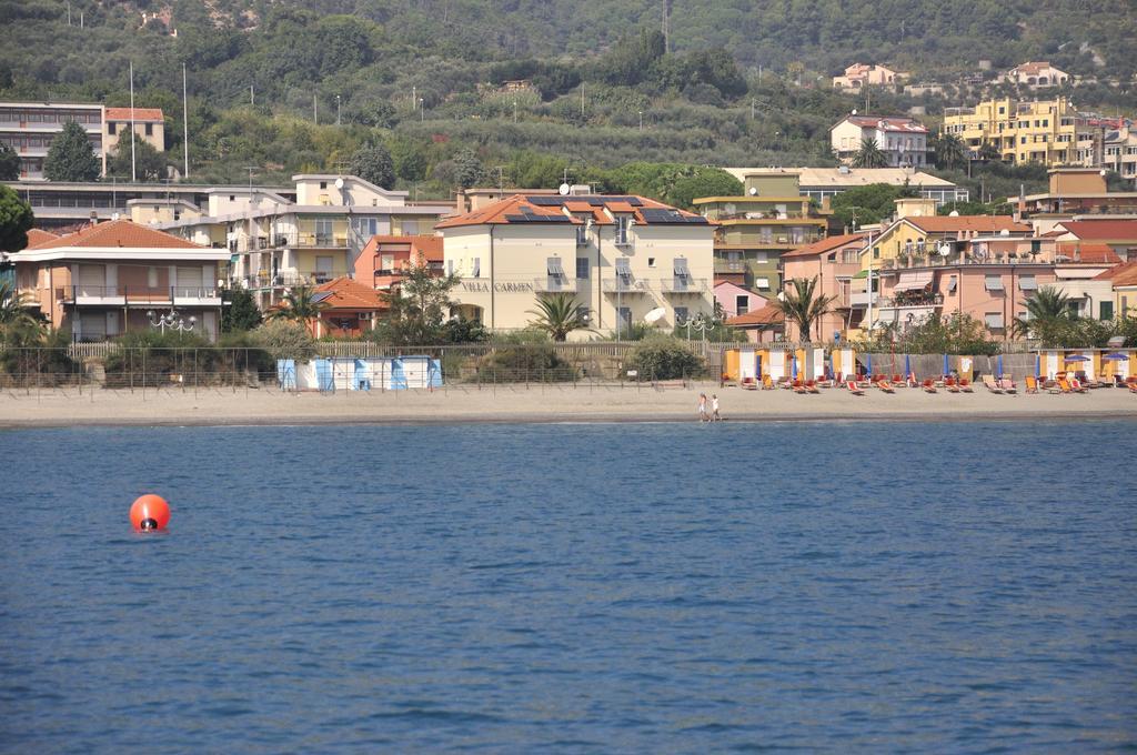 Residence Villa Carmen Fronte Mare A 50 Mt Пьетра-Лигуре Экстерьер фото