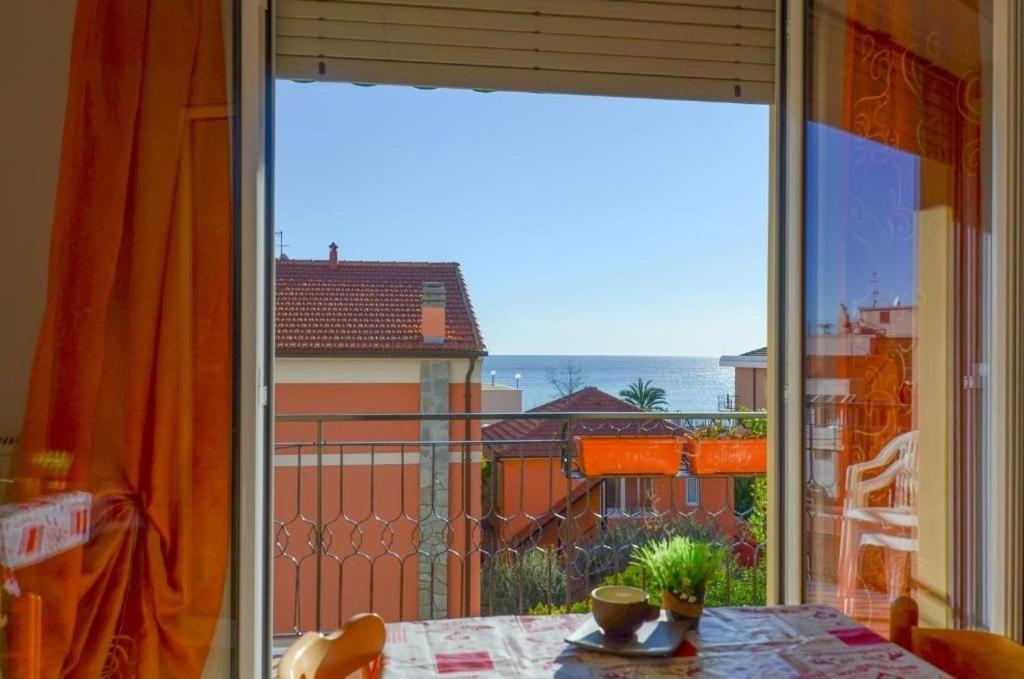 Residence Villa Carmen Fronte Mare A 50 Mt Пьетра-Лигуре Экстерьер фото