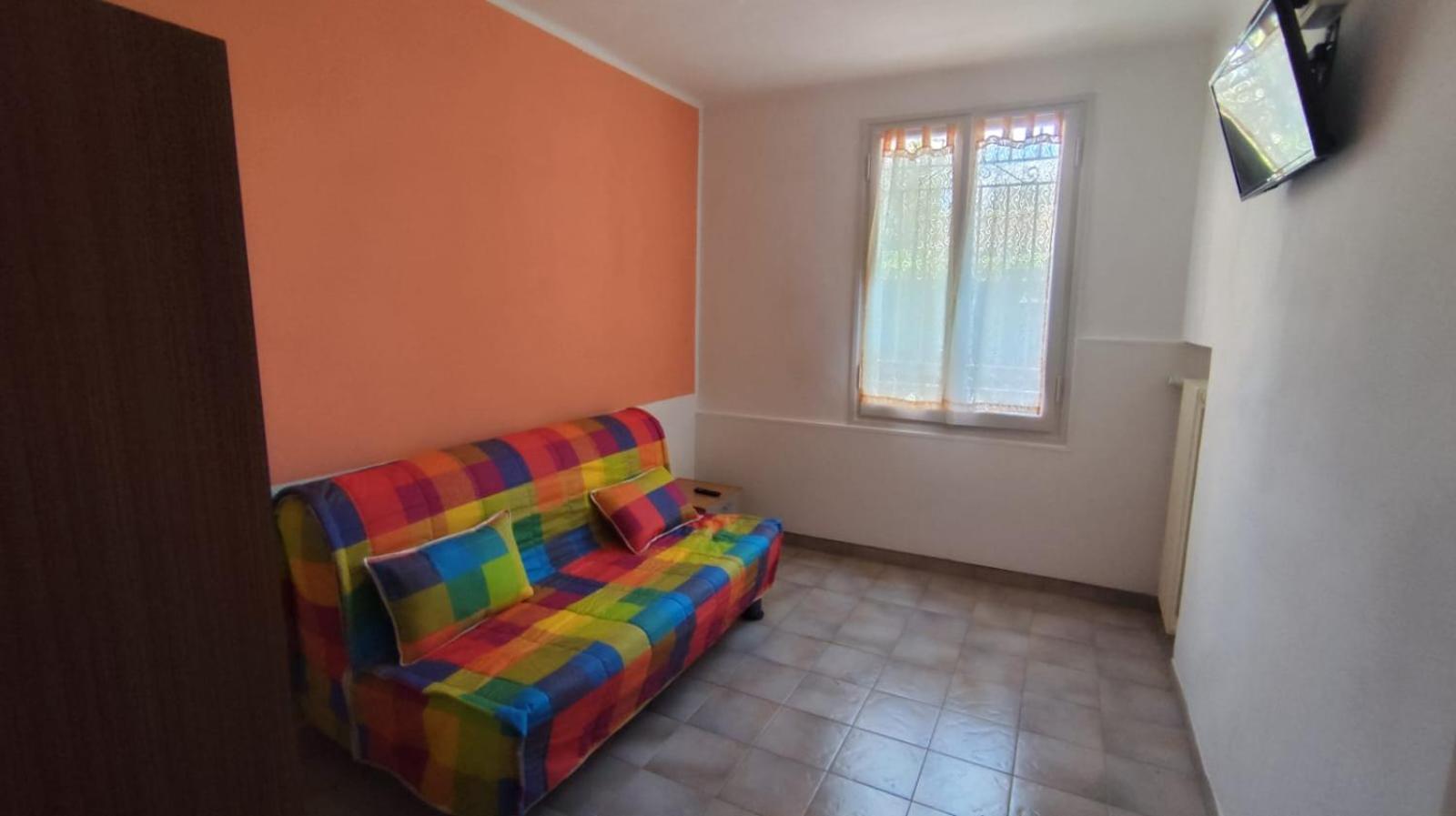 Residence Villa Carmen Fronte Mare A 50 Mt Пьетра-Лигуре Экстерьер фото
