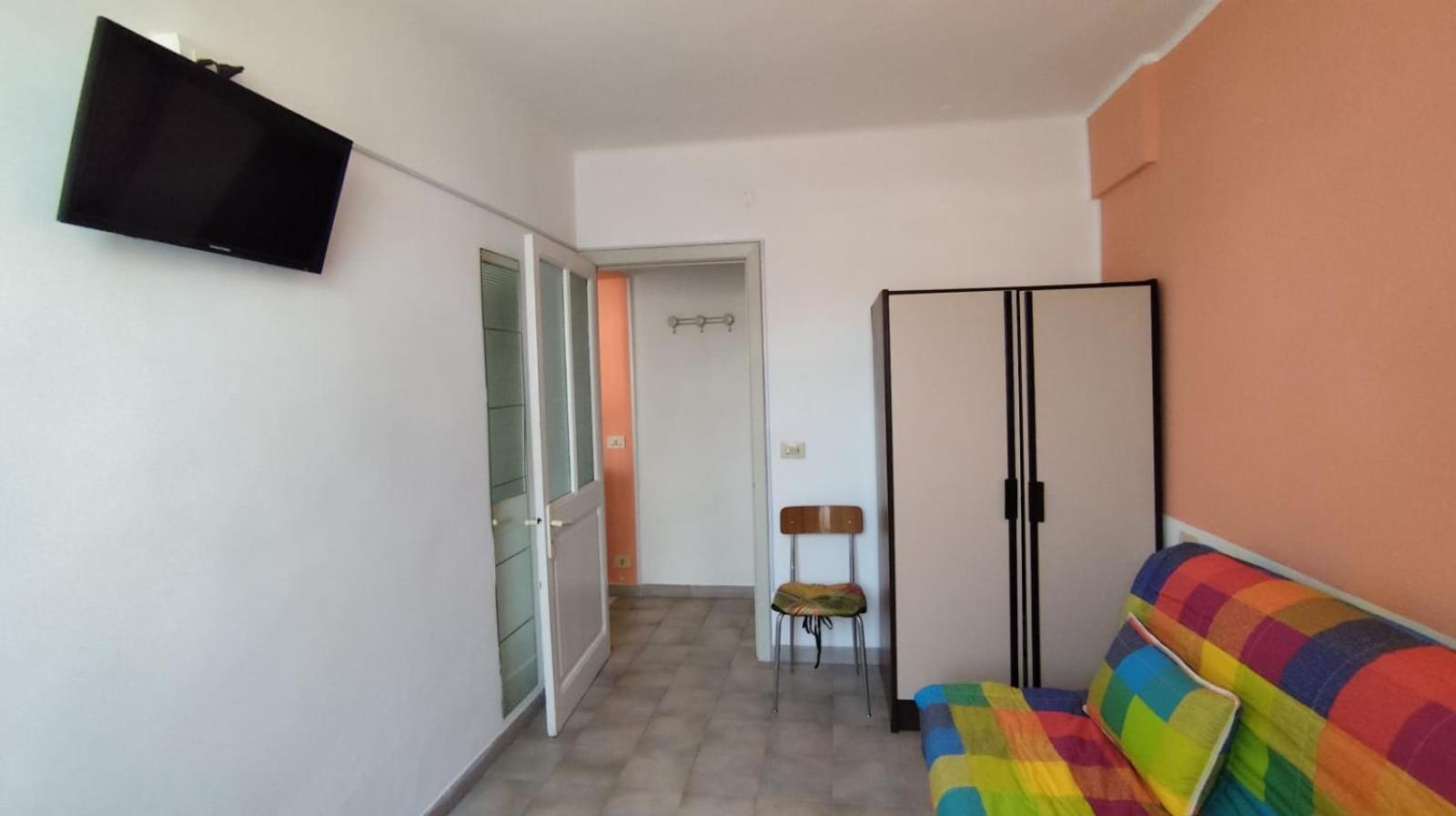 Residence Villa Carmen Fronte Mare A 50 Mt Пьетра-Лигуре Экстерьер фото