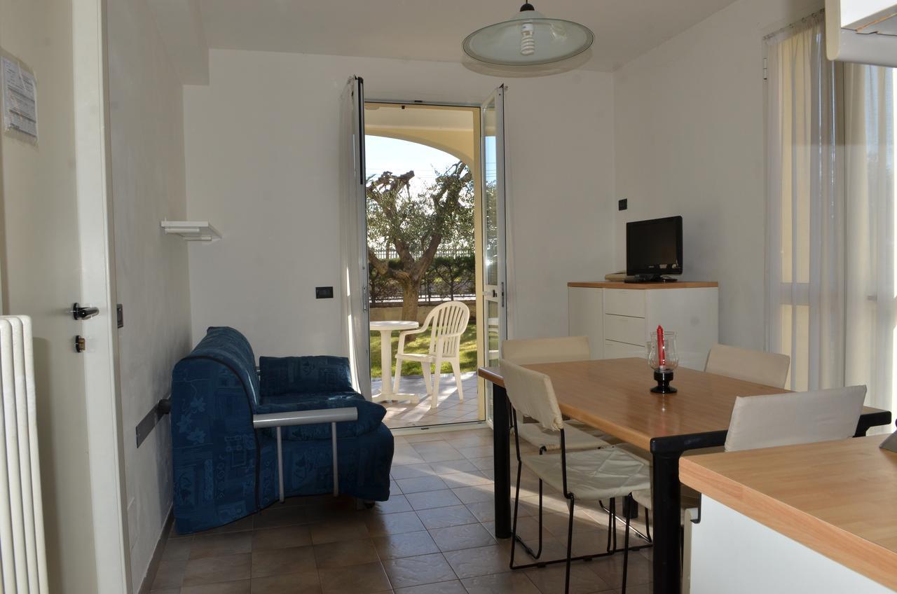 Residence Villa Carmen Fronte Mare A 50 Mt Пьетра-Лигуре Экстерьер фото